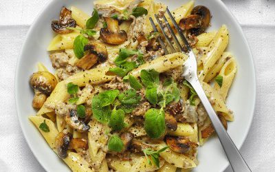 Pasta penne med köttfärs och champinjoner