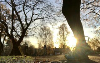 Morgonjogg = check! ✅ Bland det bästa jag vet är att vakna upp och bege sig ut för en löprunda direkt! Såhär års kan man dessutom kombinera sovmorgon och att möta soluppgången i löparskorna! 😃👍🏻 Idag är en sådan dag och jag har 40 min in på kontot. Nu kan dagen börja med en god frukost! 🙏🏼 Hur börjar du din dag idag? P.S. Glad 4e advent! 🌺 #löpning #ASICSFrontrunner #ASICSFrontrunnerSweden #karlstad #morgonjogg #löpningeftergraviditet